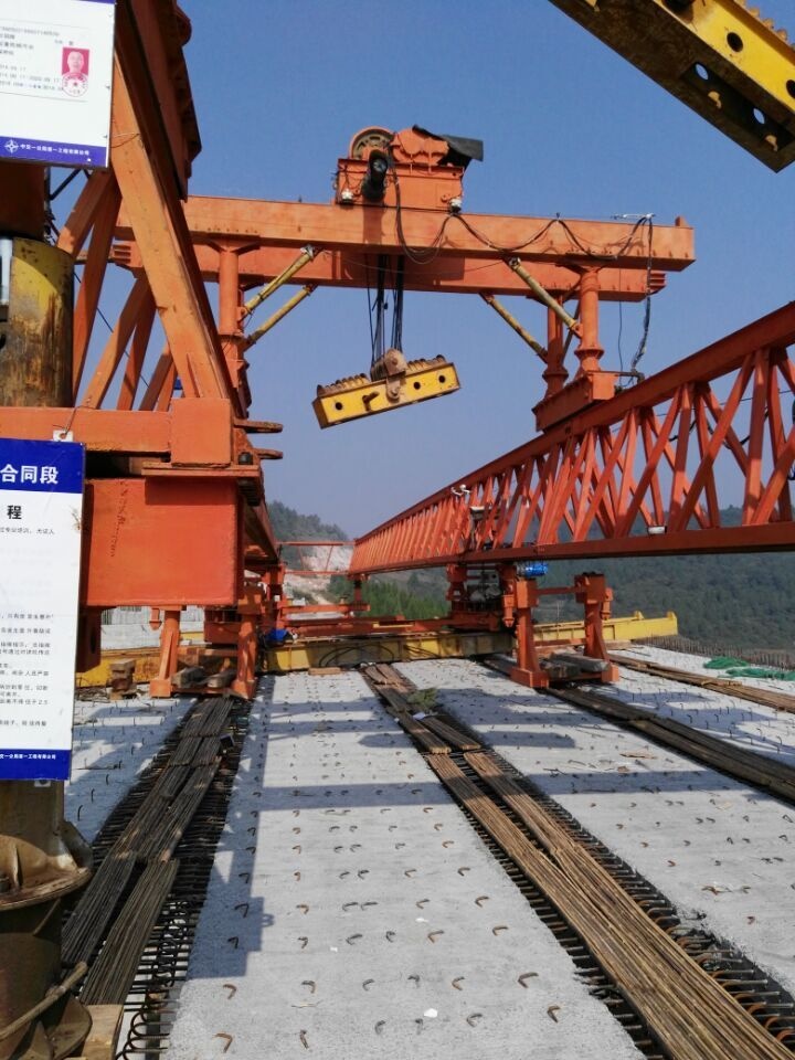 湖南湘西架橋機監(jiān)控系統(tǒng)現(xiàn)場安裝圖一