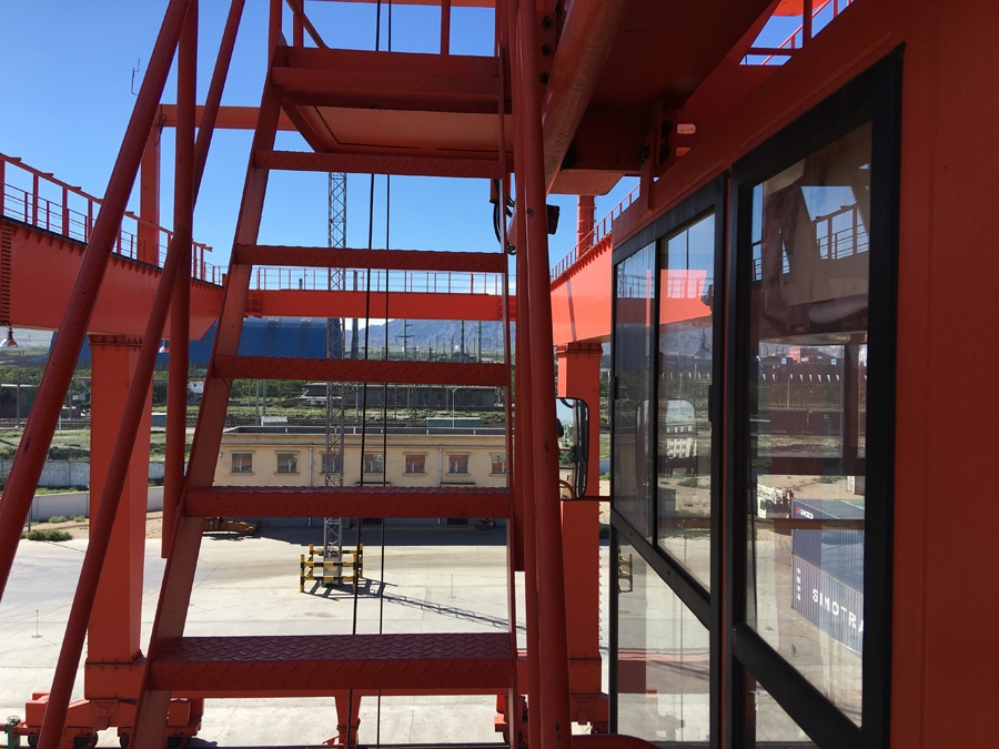 蘭州鐵路局銀川惠農貨場安裝門機安全監(jiān)控系統(tǒng)現場照片三